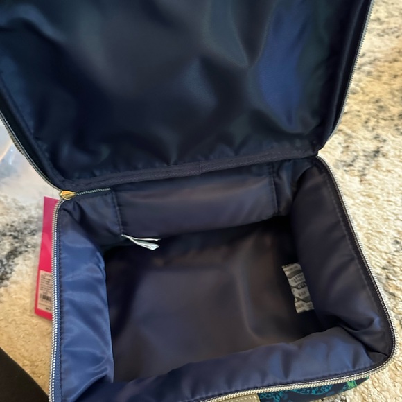 New in packaging Lilly Pulitzer vanity case (collapsable) - Picture 5 of 6